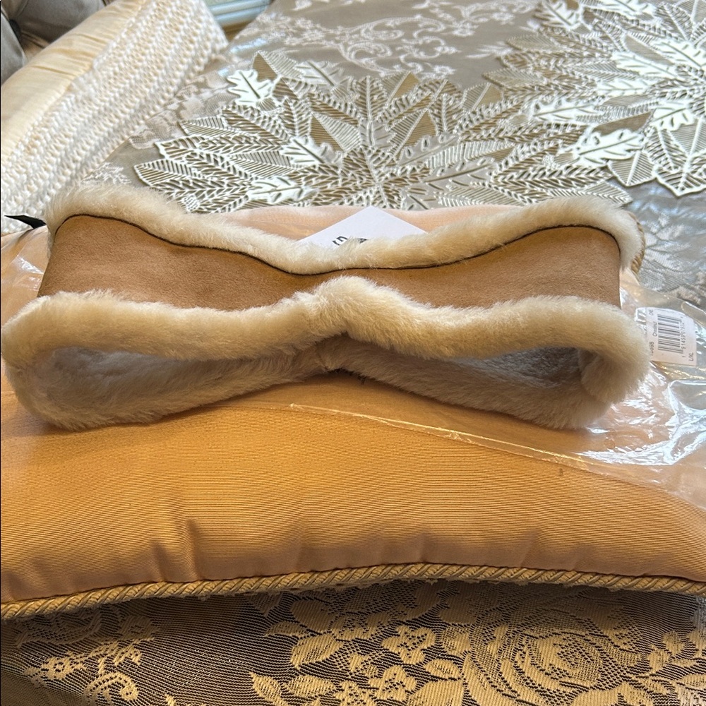 UGG Reversible Chestnut Shearing Sheepskin Headband - Picture 10 of 11